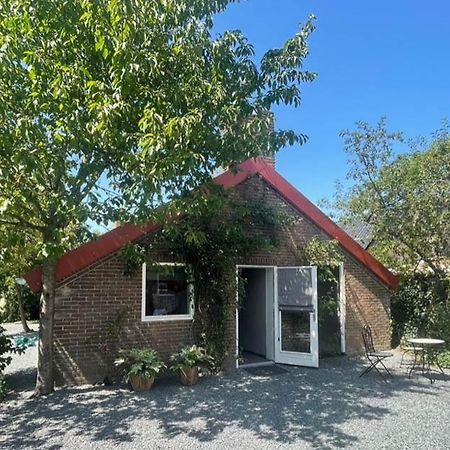 Bed & Breakfast+ De Kooimolen Dreumel Екстериор снимка
