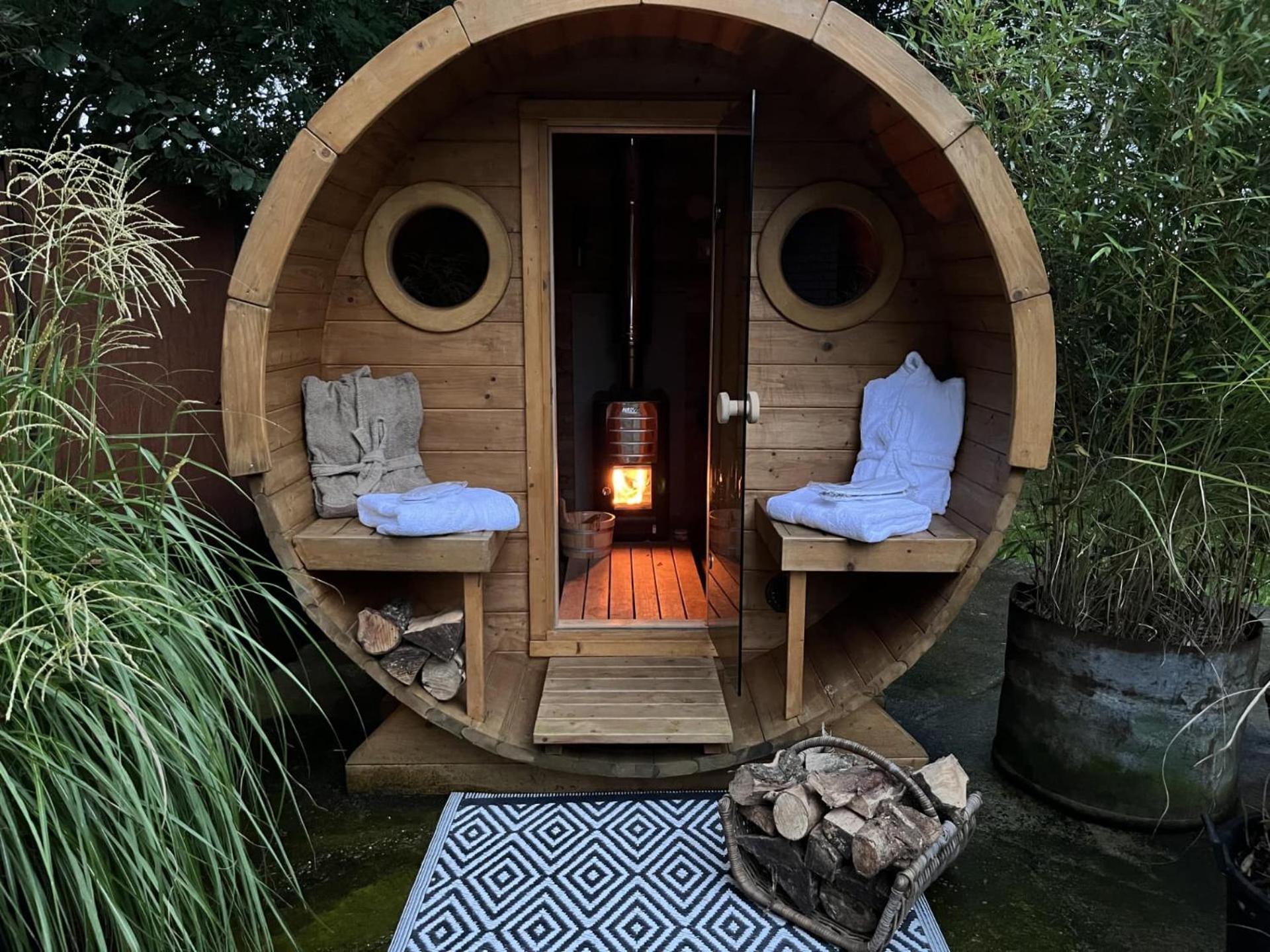 Bed & Breakfast+ De Kooimolen Dreumel Екстериор снимка