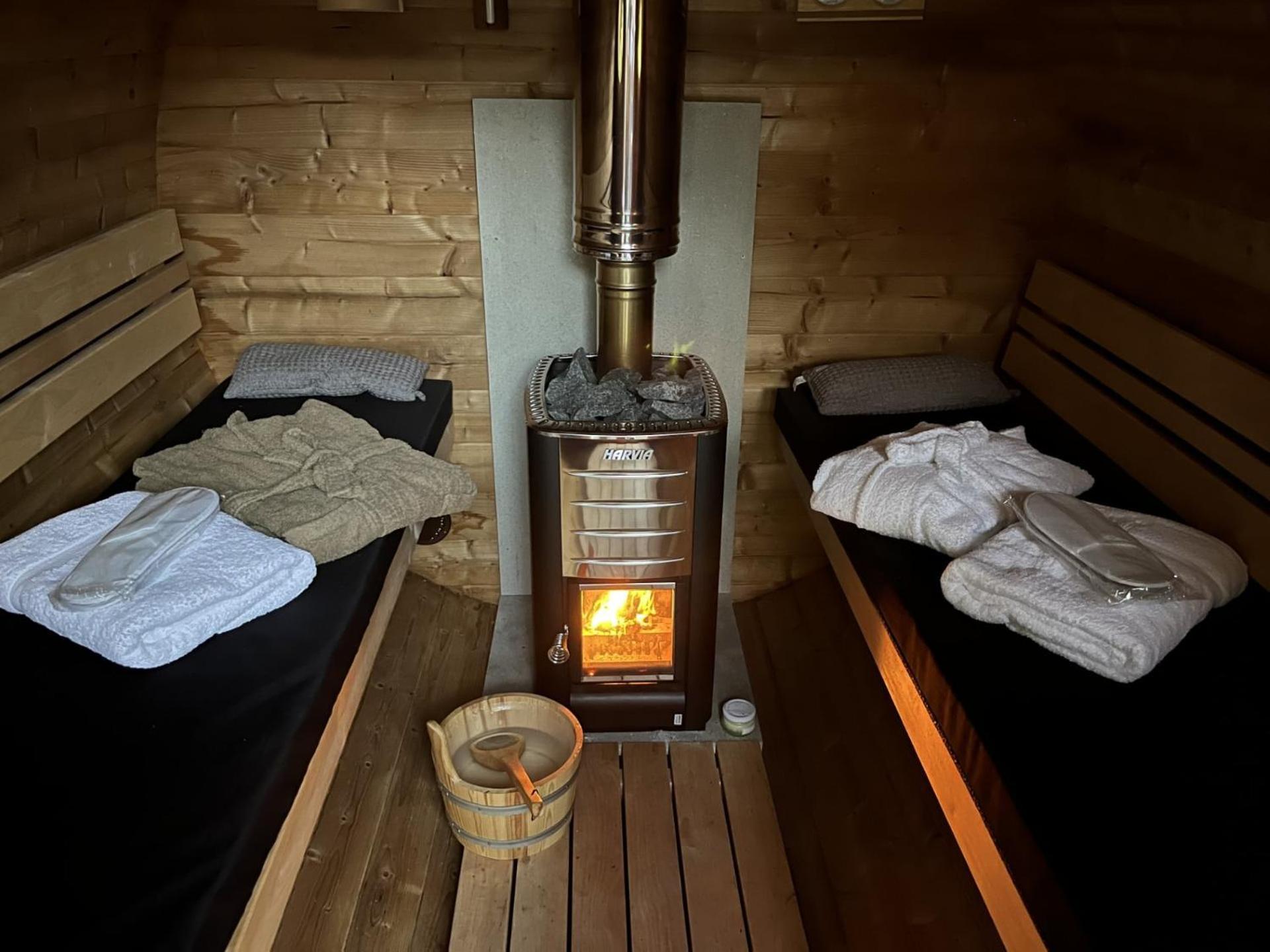 Bed & Breakfast+ De Kooimolen Dreumel Екстериор снимка