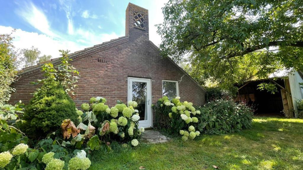 Bed & Breakfast+ De Kooimolen Dreumel Екстериор снимка